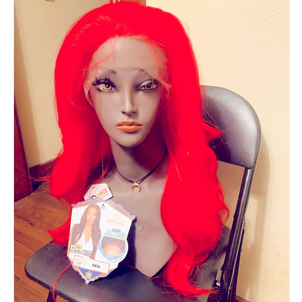 NWT Zury Sis Lui 13x4 Lacefront Wig